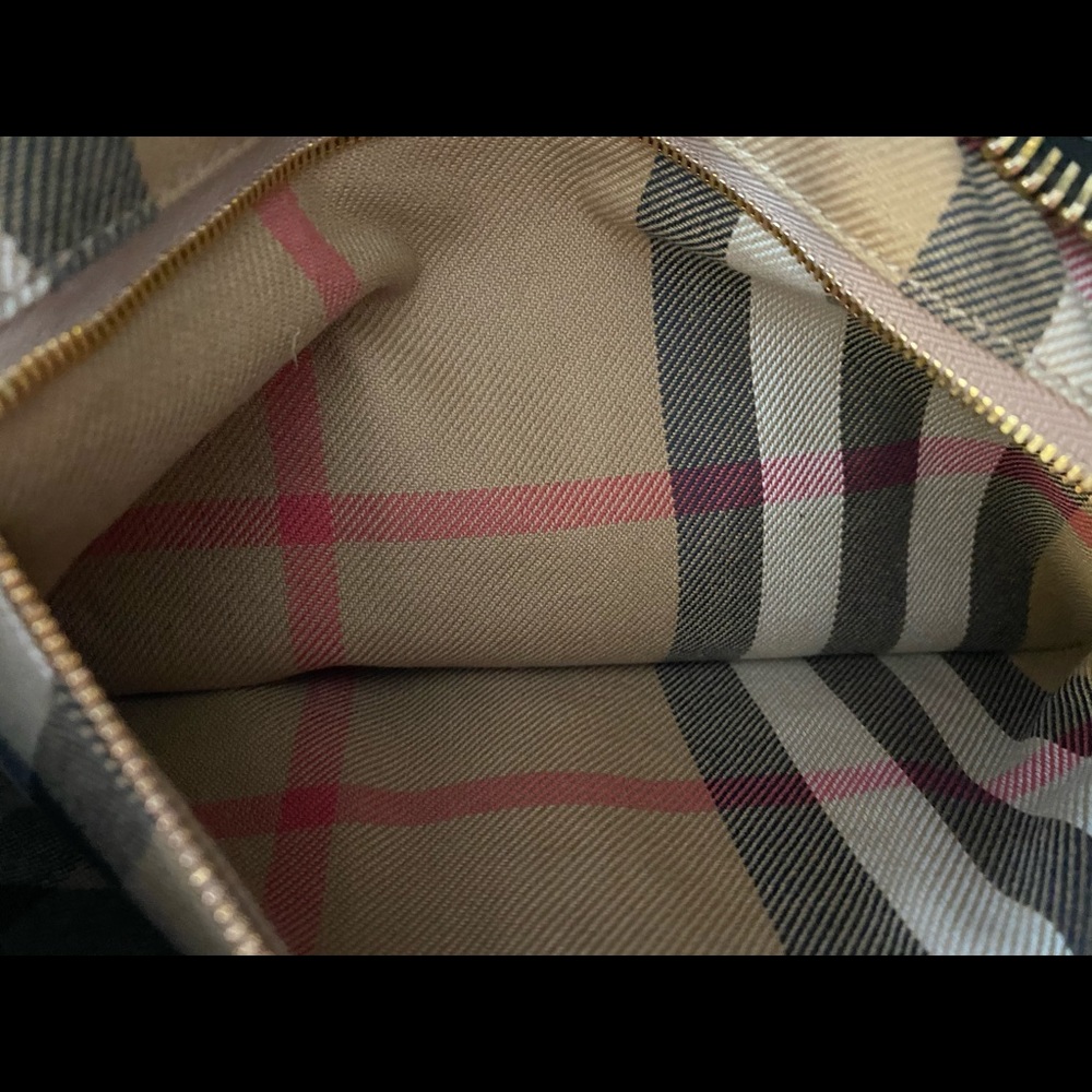 Burberry Bag - Picture 4 of 9
